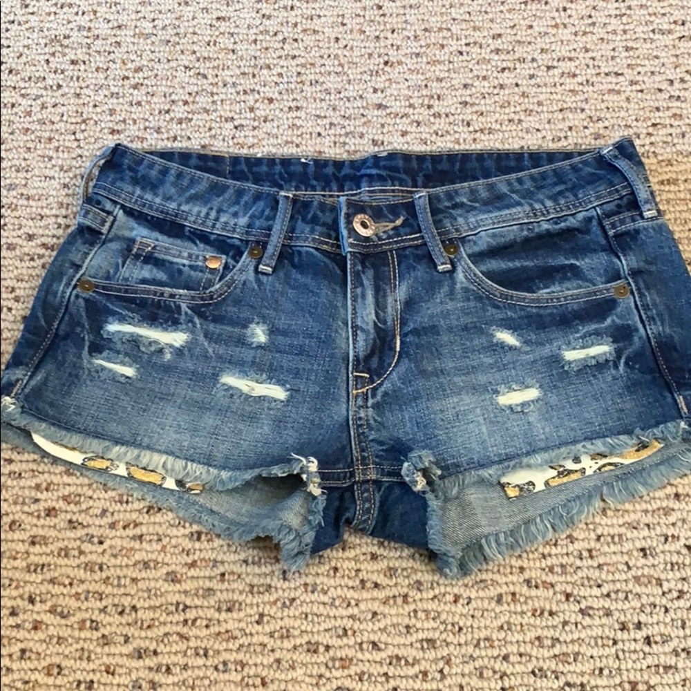 &denim jean shorts w/ cheetah print inner pockets